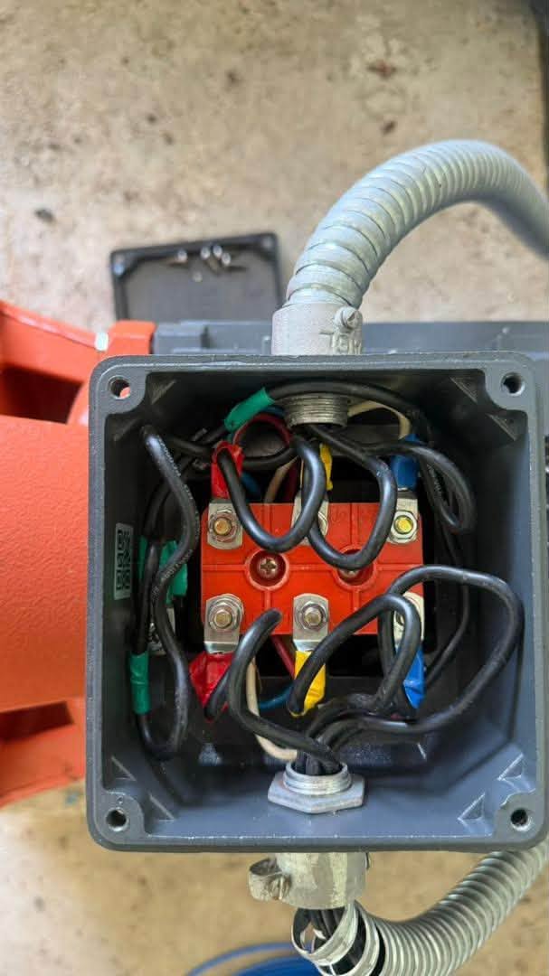 Pemeriksaan panel kawalan motor pam di tapak